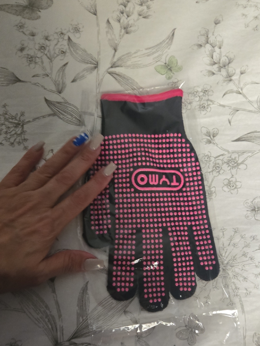 Hair Straightner Glove - Picture 3 of 3